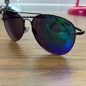 blue/green sunglasses aviators